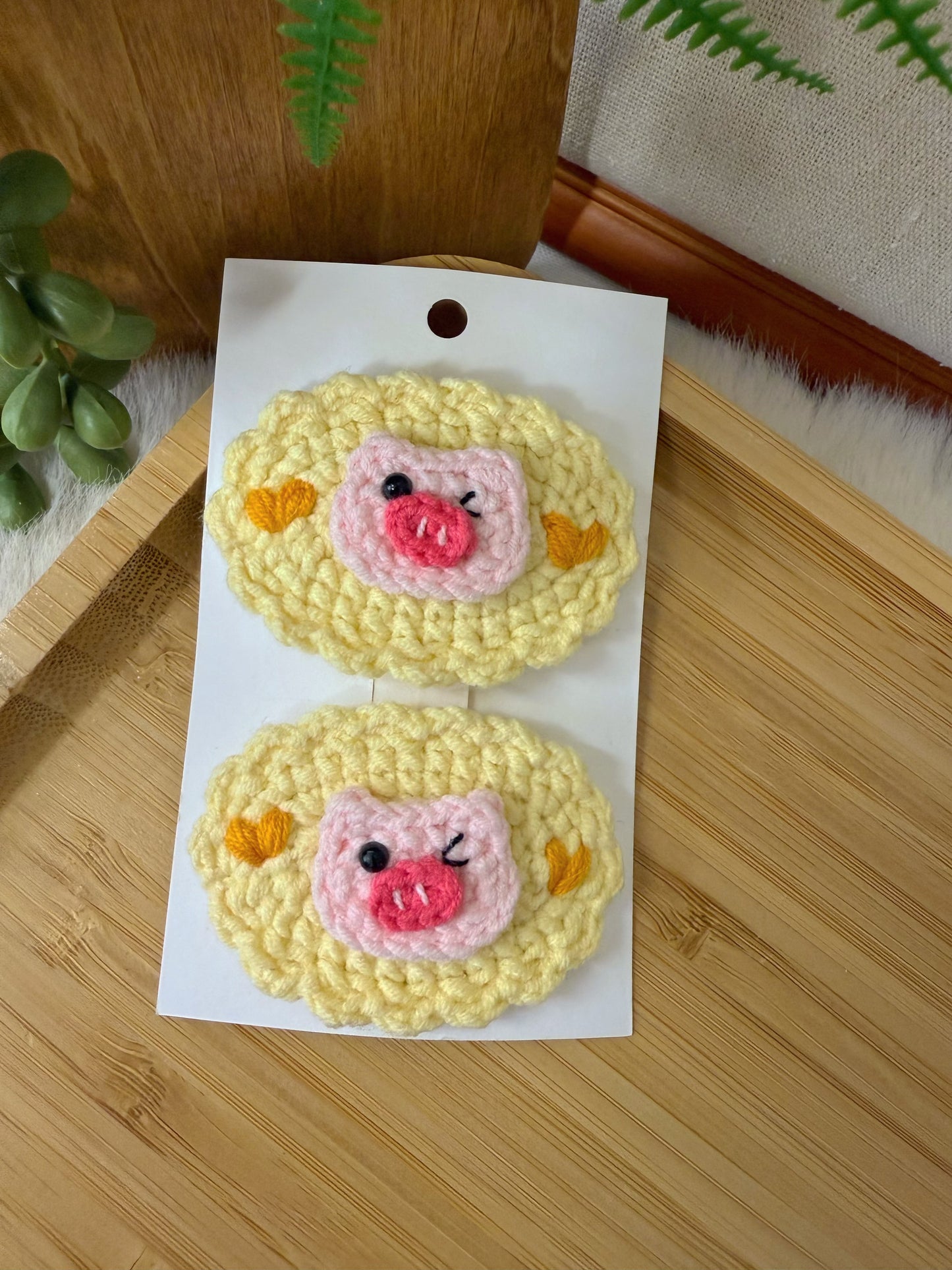 Winky Piglet Hair Clip