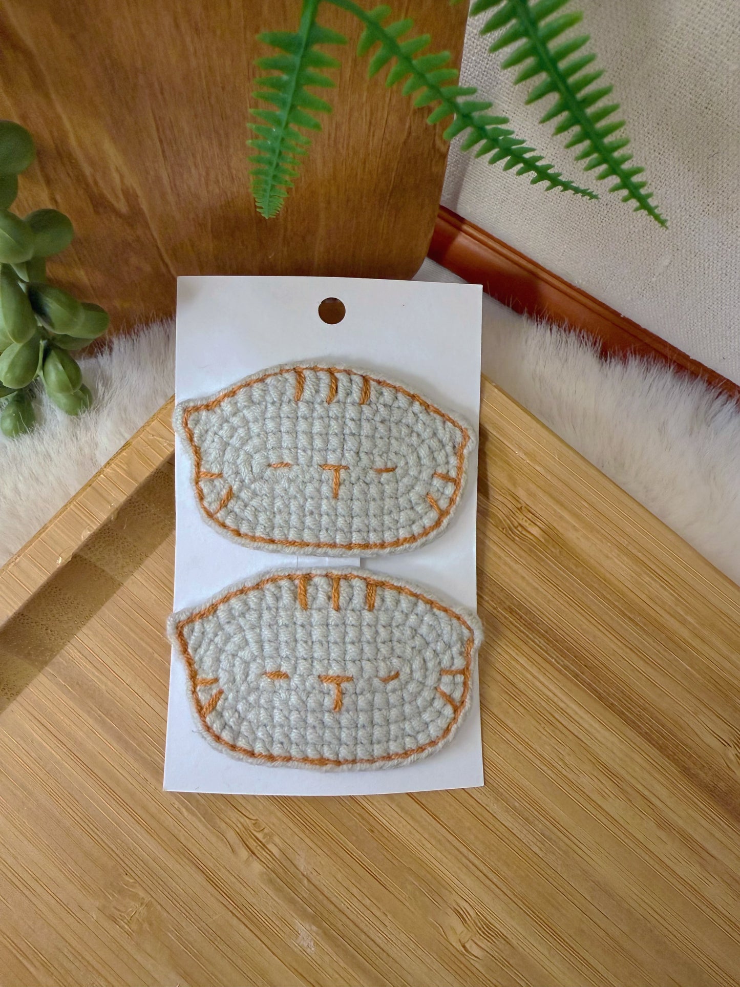 Sleepy Face Cat Hair Clip