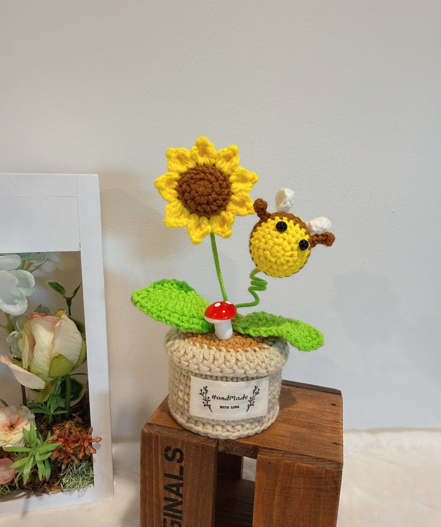 Sunflower & Flying Bee Pot