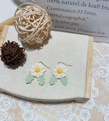 Micro Crochet Creamy Flower Earrings