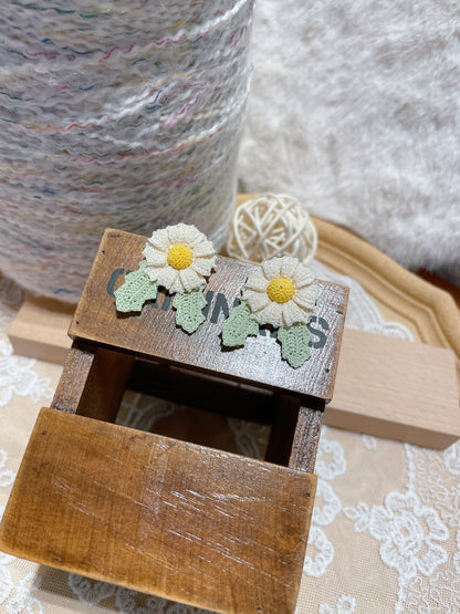 Micro Crochet Creamy Flower Earrings