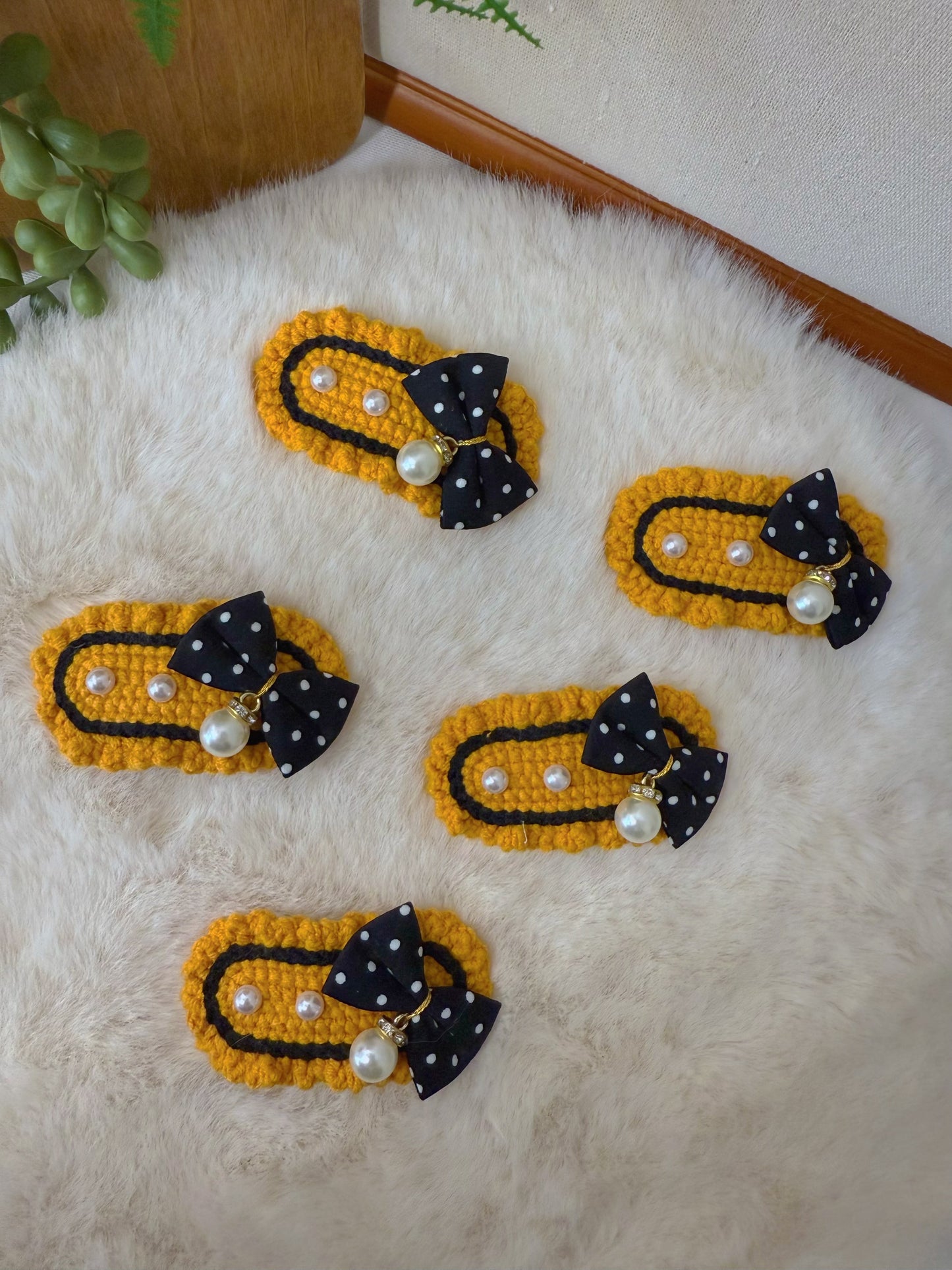 Golden Dots Glam Hair Clip