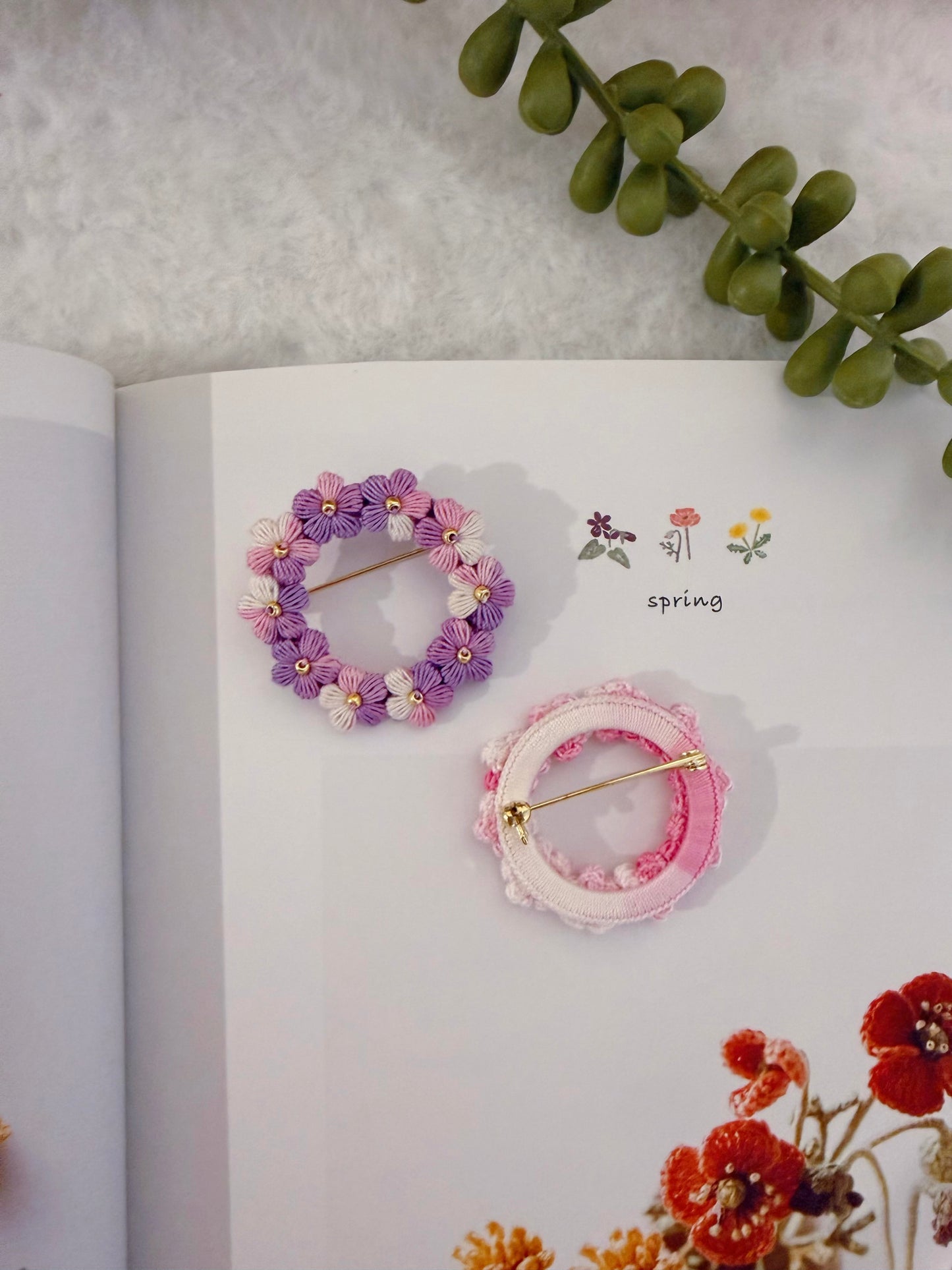 Puff Flowers Wreath Brooch