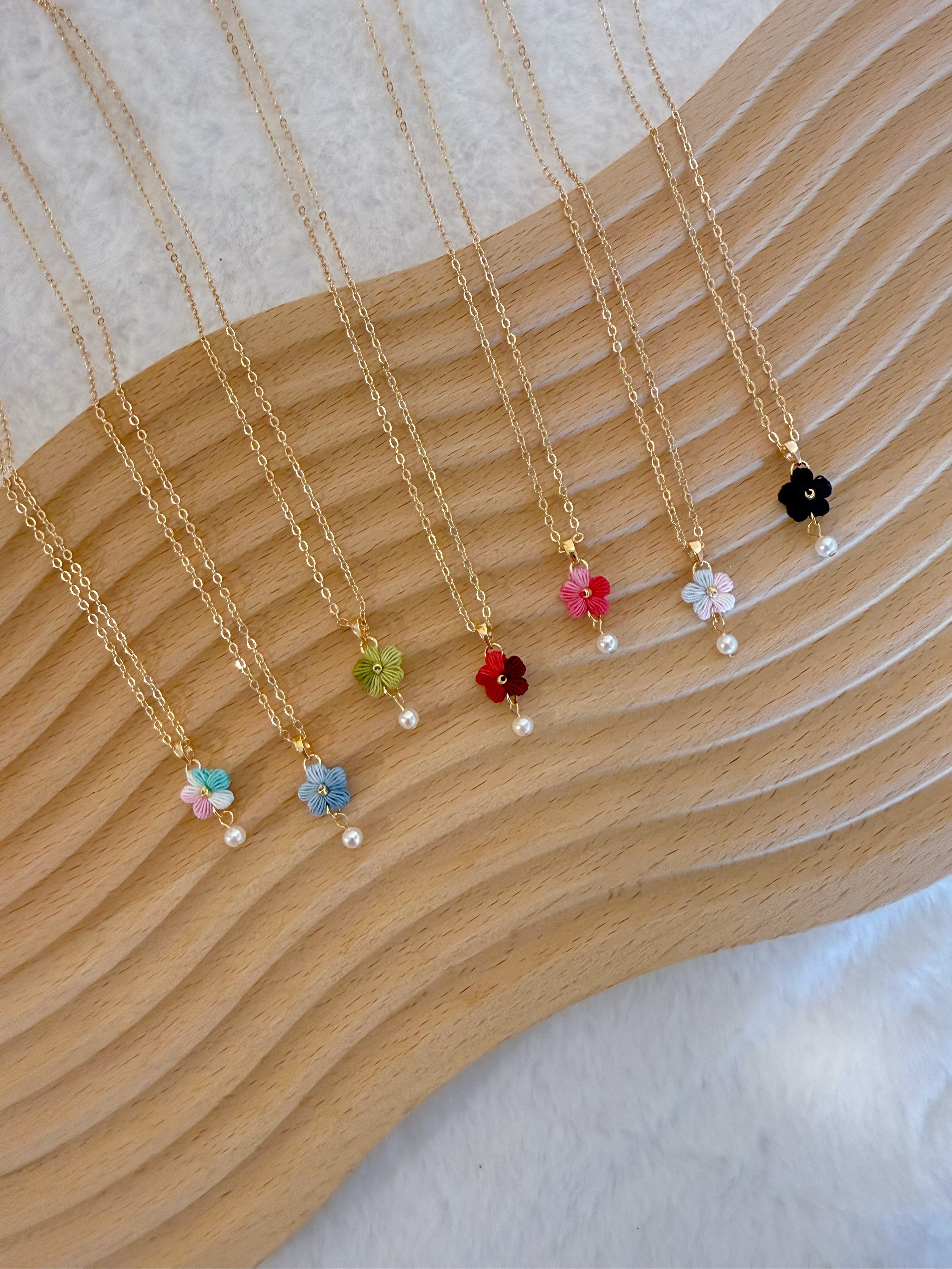 Puff Flower Necklace
