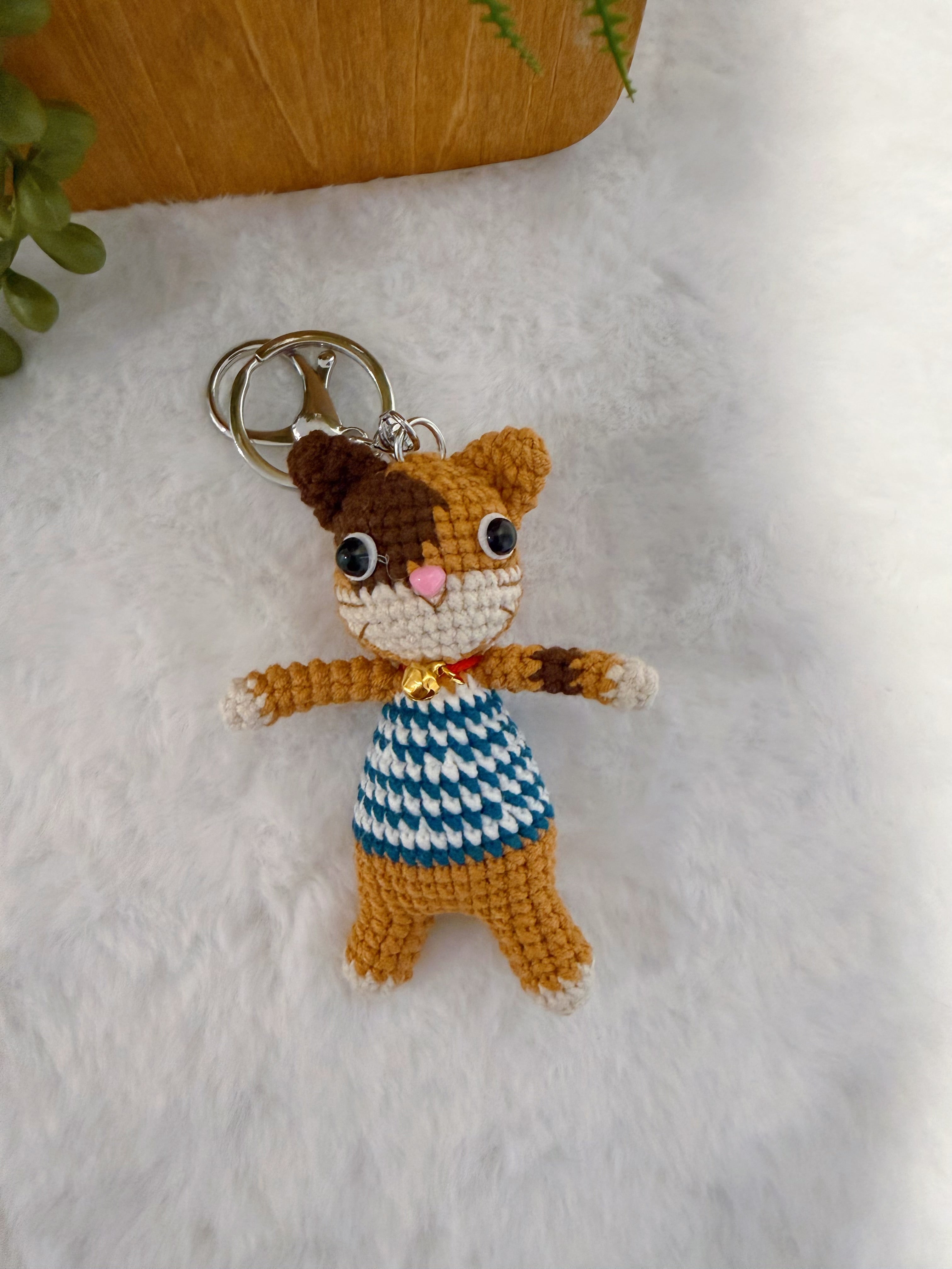 Hug Me Cat Key Charm