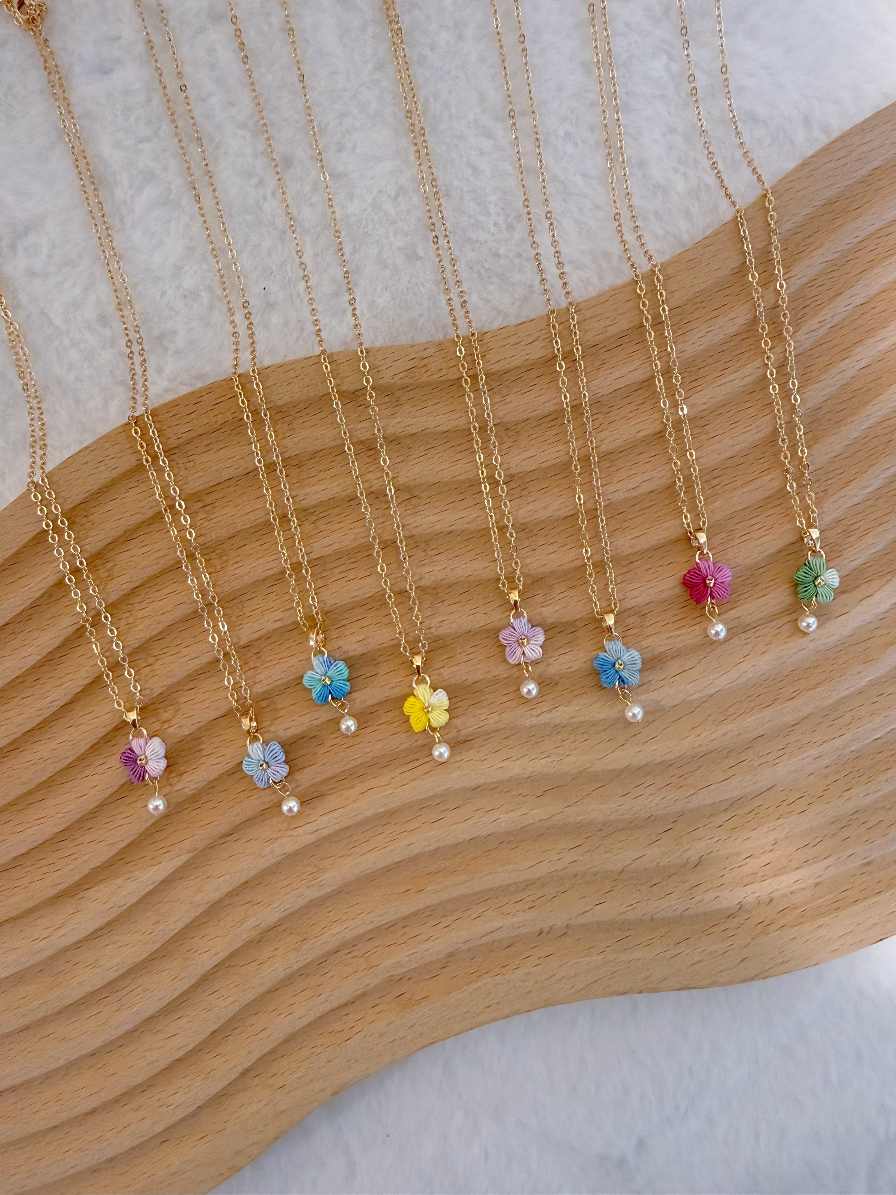 Puff Flower Necklace