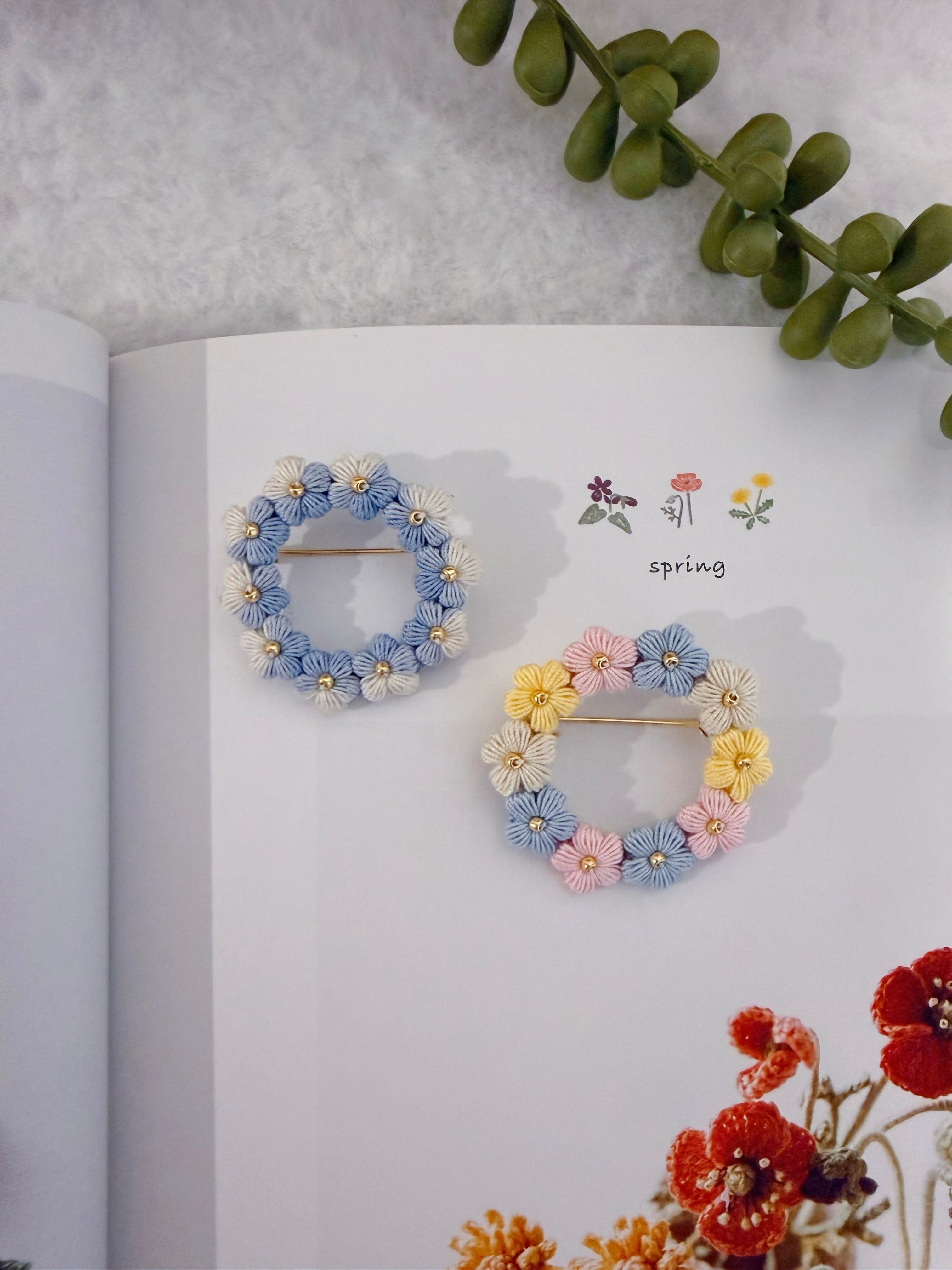 Puff Flowers Wreath Brooch