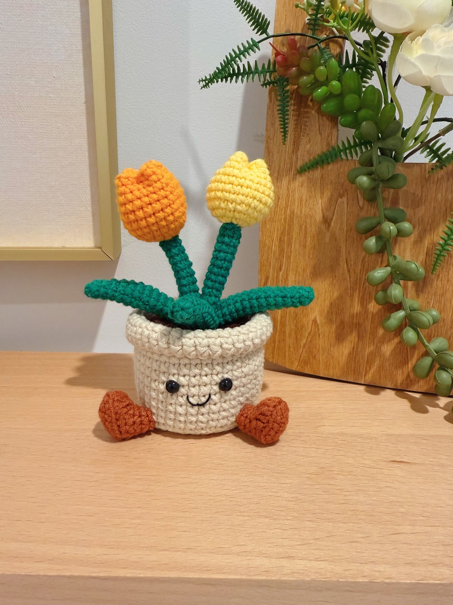 Happy Tulips Pot
